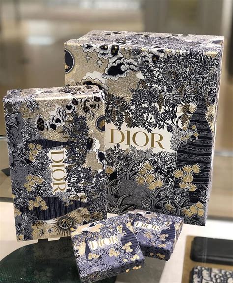 dior holiday packaging.